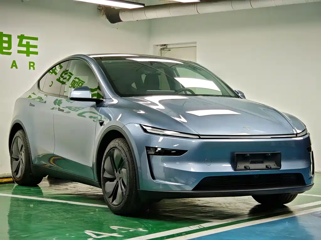 Tesla Model Y 2025 — фото 9
