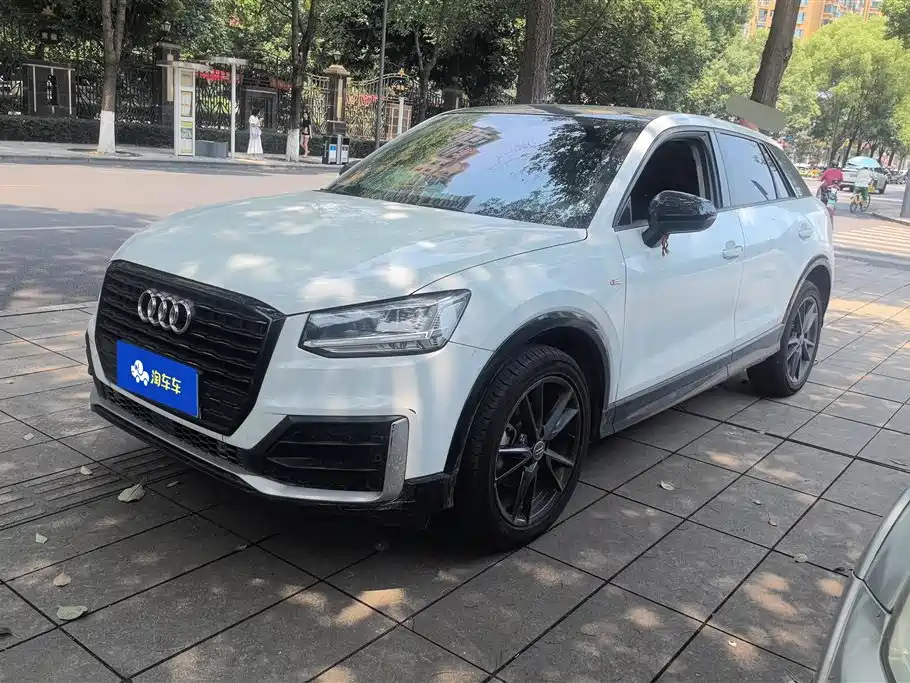 Audi Q2L 2021 — фото 1