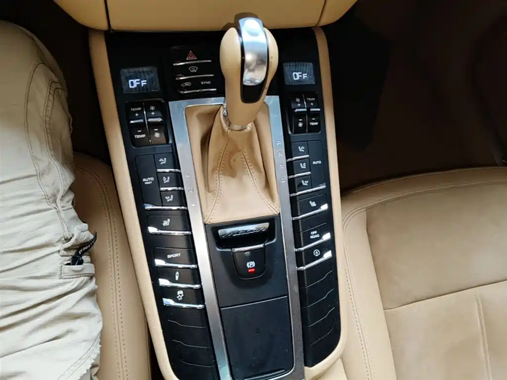 Porsche Macan 2016 — фото 14