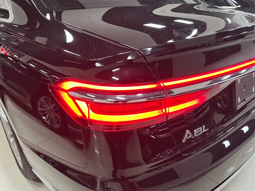Audi A8 2019 — фото 13