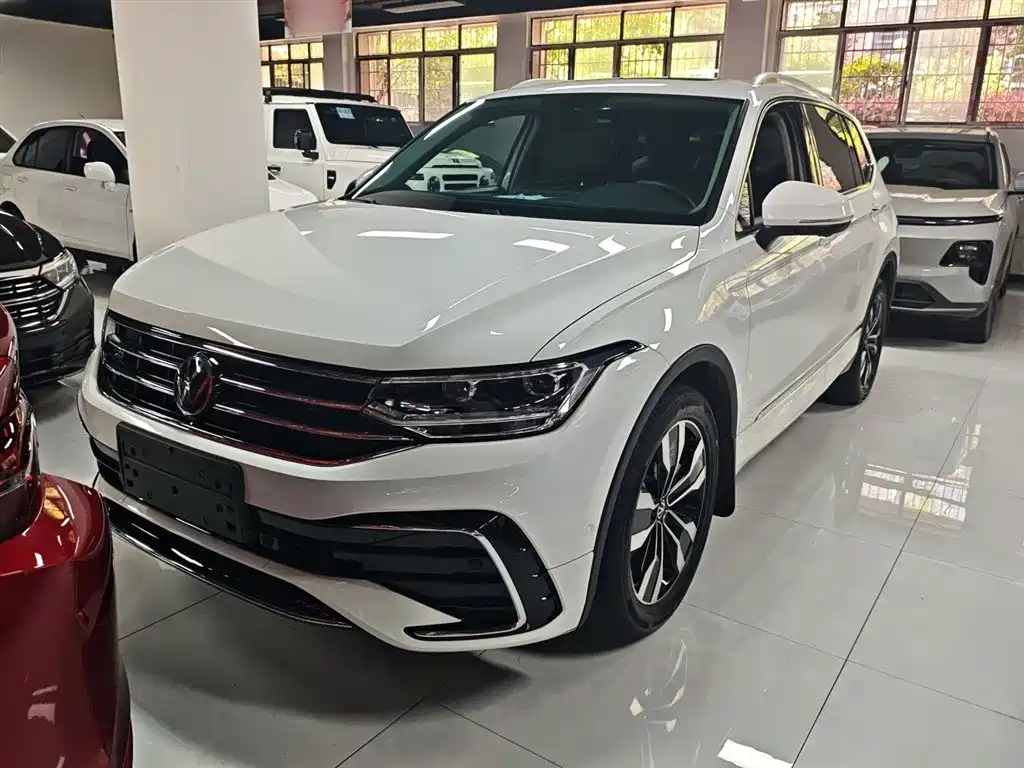 Volkswagen Tiguan L 2025 — фото 1