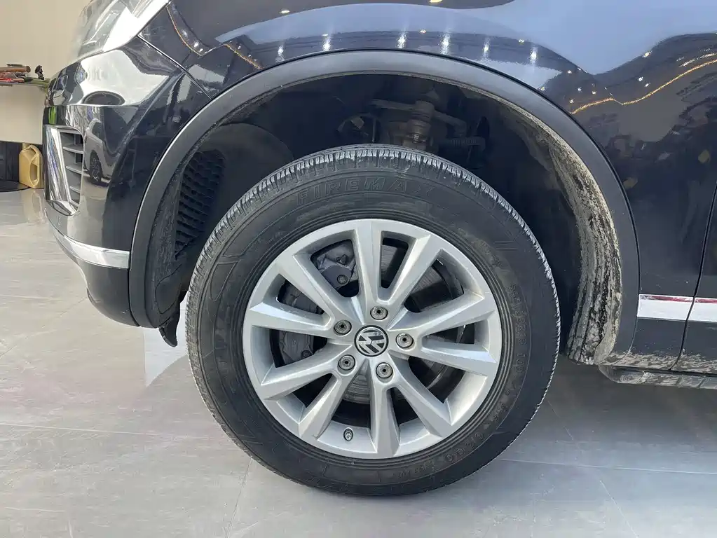 Volkswagen Touareg 2017 — фото 18