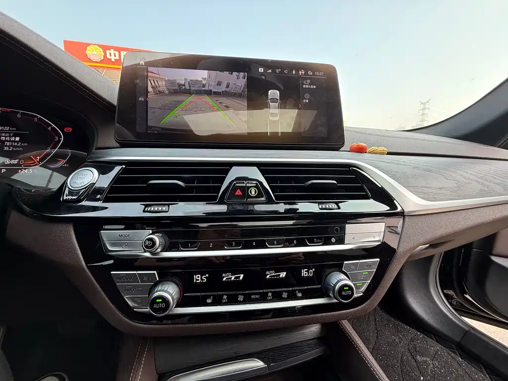 BMW 5 Series 2023 — фото 19