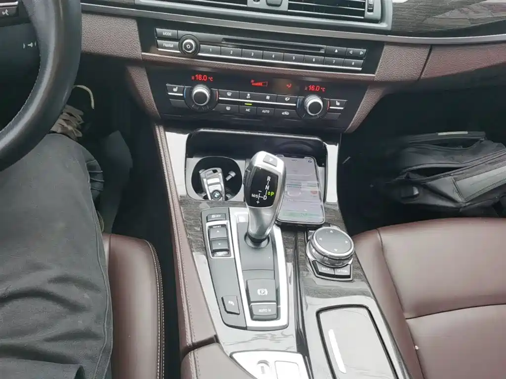 BMW 5 Series 2016 — фото 14