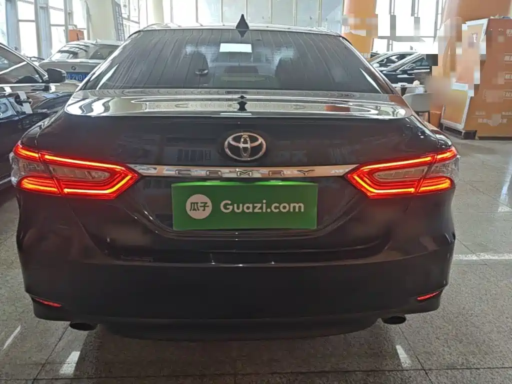 Toyota Camry 2018 — фото 6