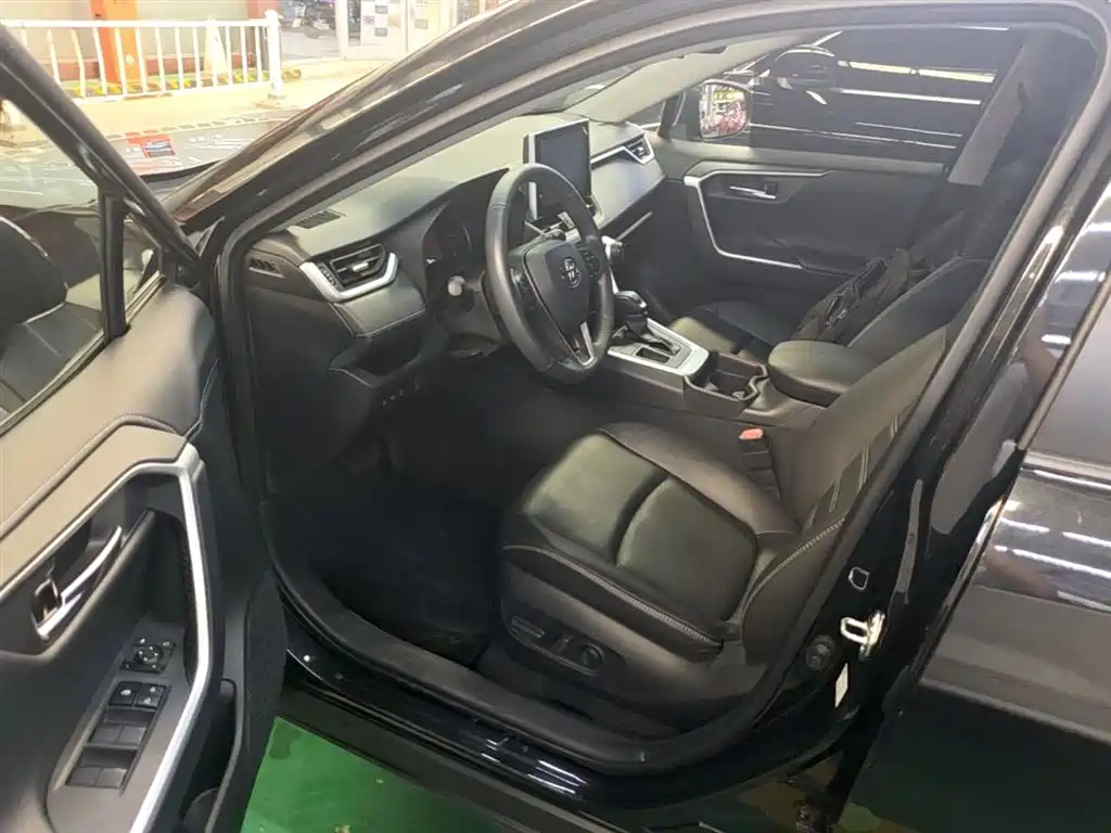 Toyota RAV4 2022 — фото 16