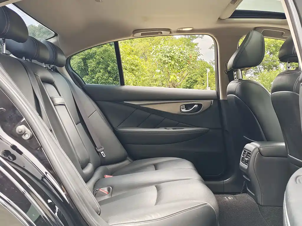 Infiniti Q50L 2017 — фото 12