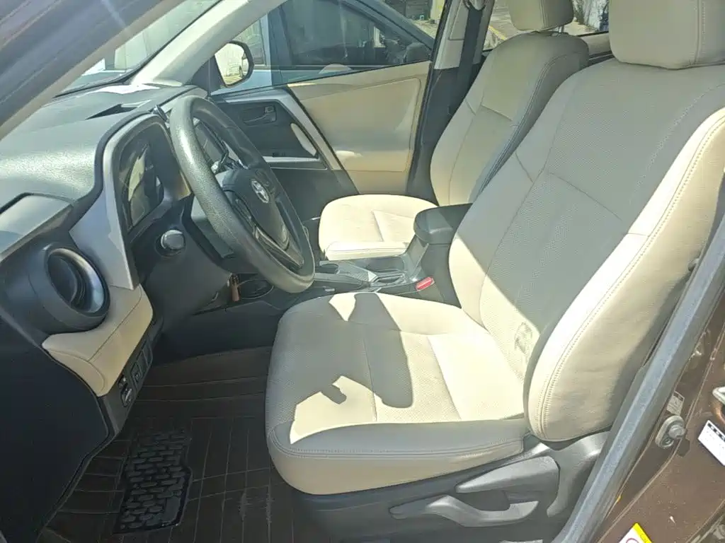 Toyota RAV4 2015 — фото 15