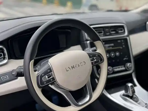 Lynk & Co 01 2019
