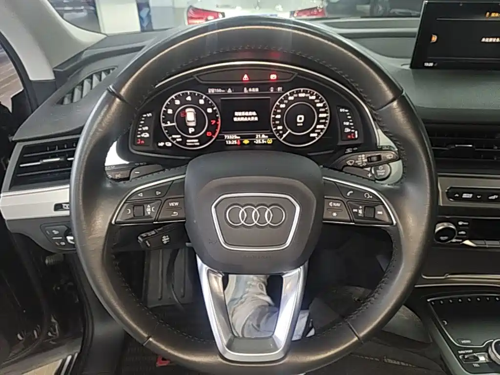 Audi Q7 New Energy 2019 — фото 11