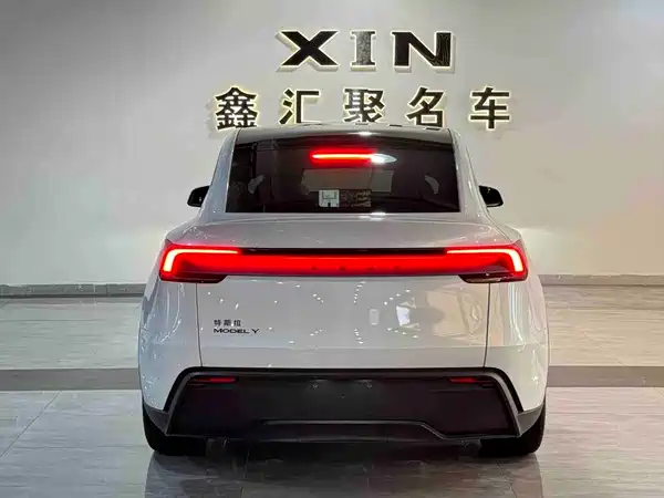 Tesla Model Y 2026