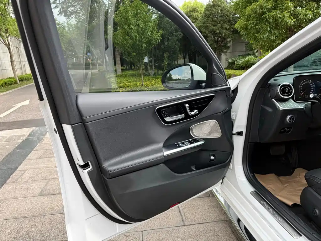 Mercedes-Benz C-Class 2023 — фото 14