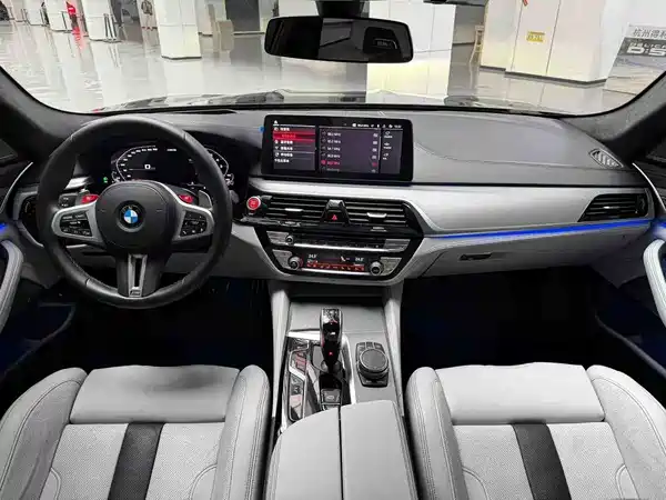 BMW M5 2021