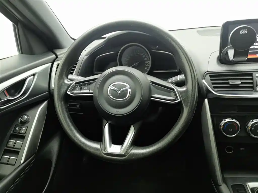 Mazda CX-4 2018 — фото 11