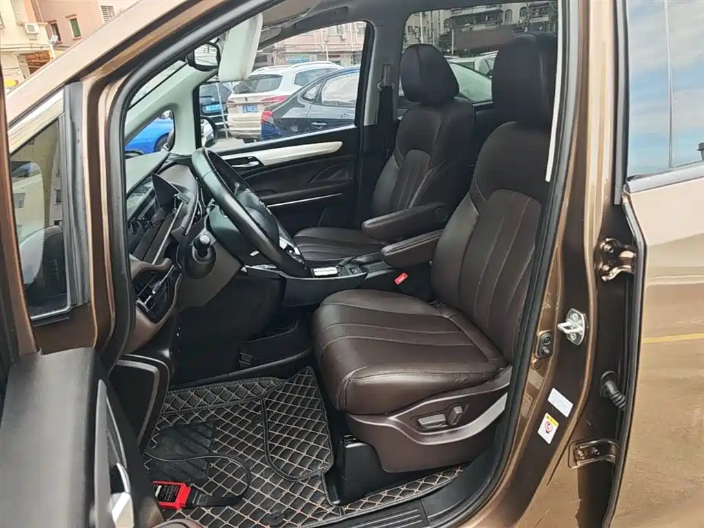 GAC Motor Trumpchi M6 2019 — фото 15