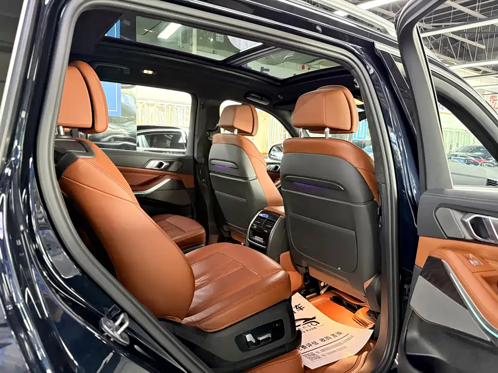 BMW X7 2021 — фото 11