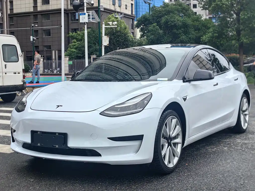 Tesla Model 3 2020 — фото 1