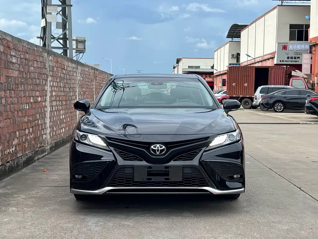 Toyota Camry 2022 — фото 4