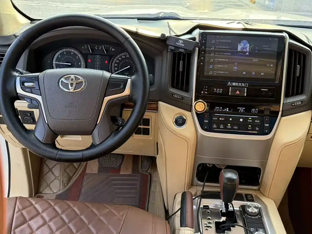 Toyota Land Cruiser 2018 — фото 4