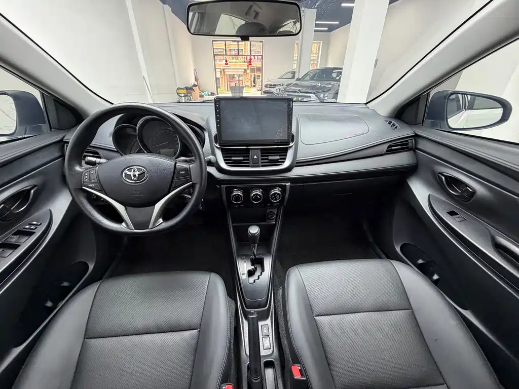 Toyota Yaris L 2022 — фото 16