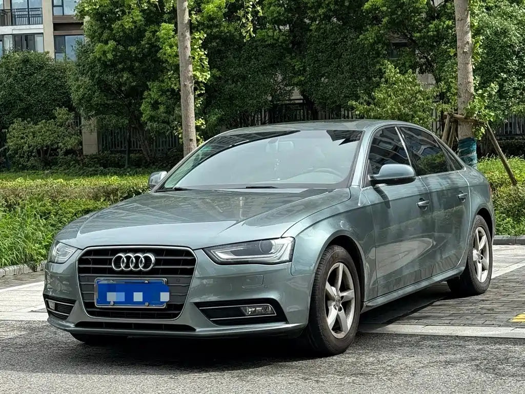 Audi A4L 2013 — фото 1