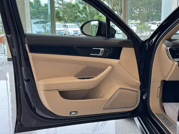 Porsche Panamera 2023