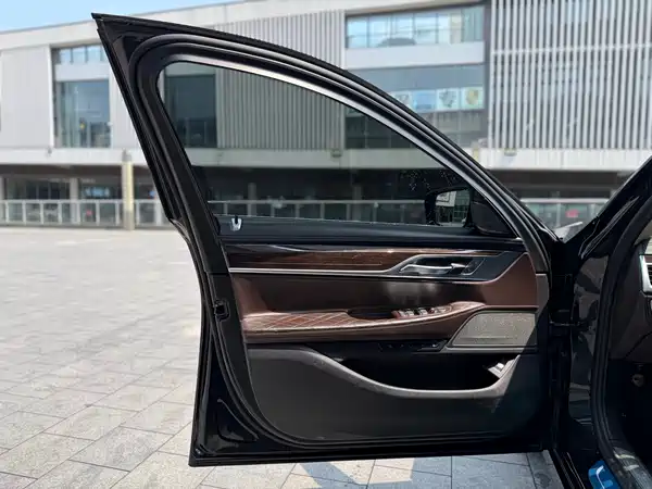 BMW 7 Series 2021