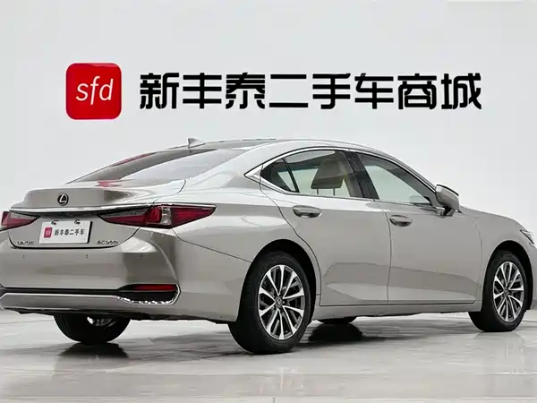 Lexus ES 2021