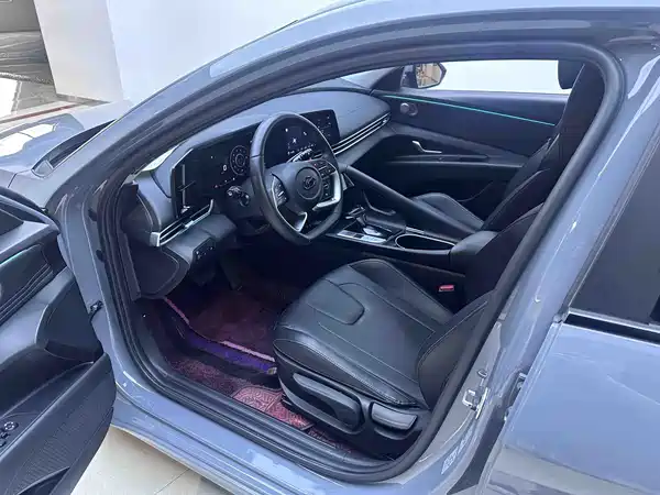 Hyundai Elantra 2022