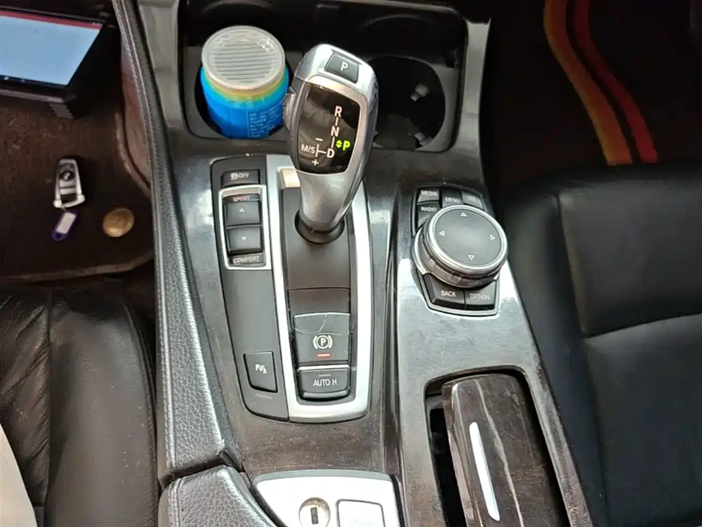 BMW 5 Series 2015 — фото 14
