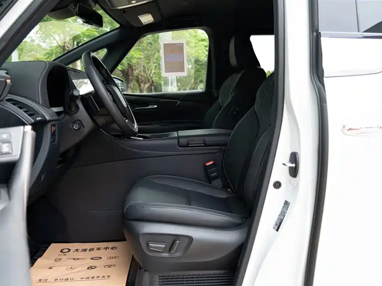 Toyota Alphard — фото 11