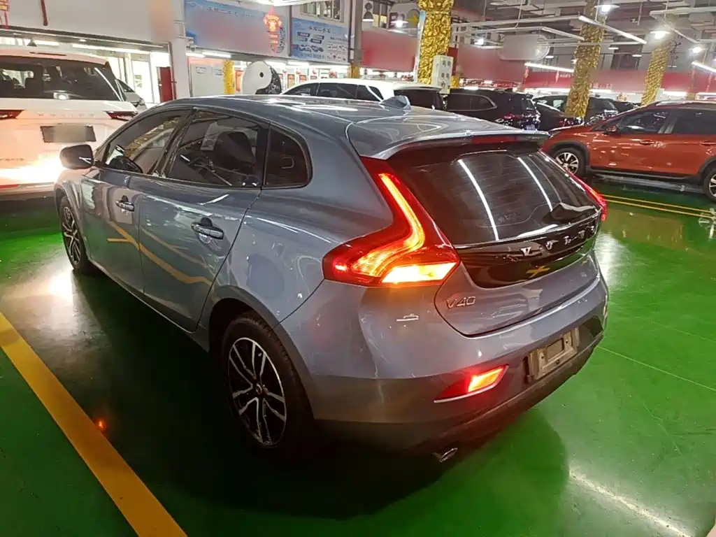 Volvo V40 2019 — фото 5