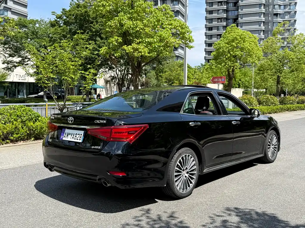 Toyota Crown 2018 — фото 6