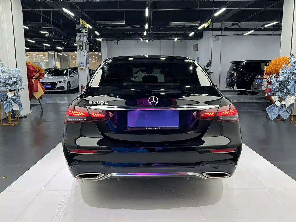 Mercedes-Benz E-Class 2023 — фото 10