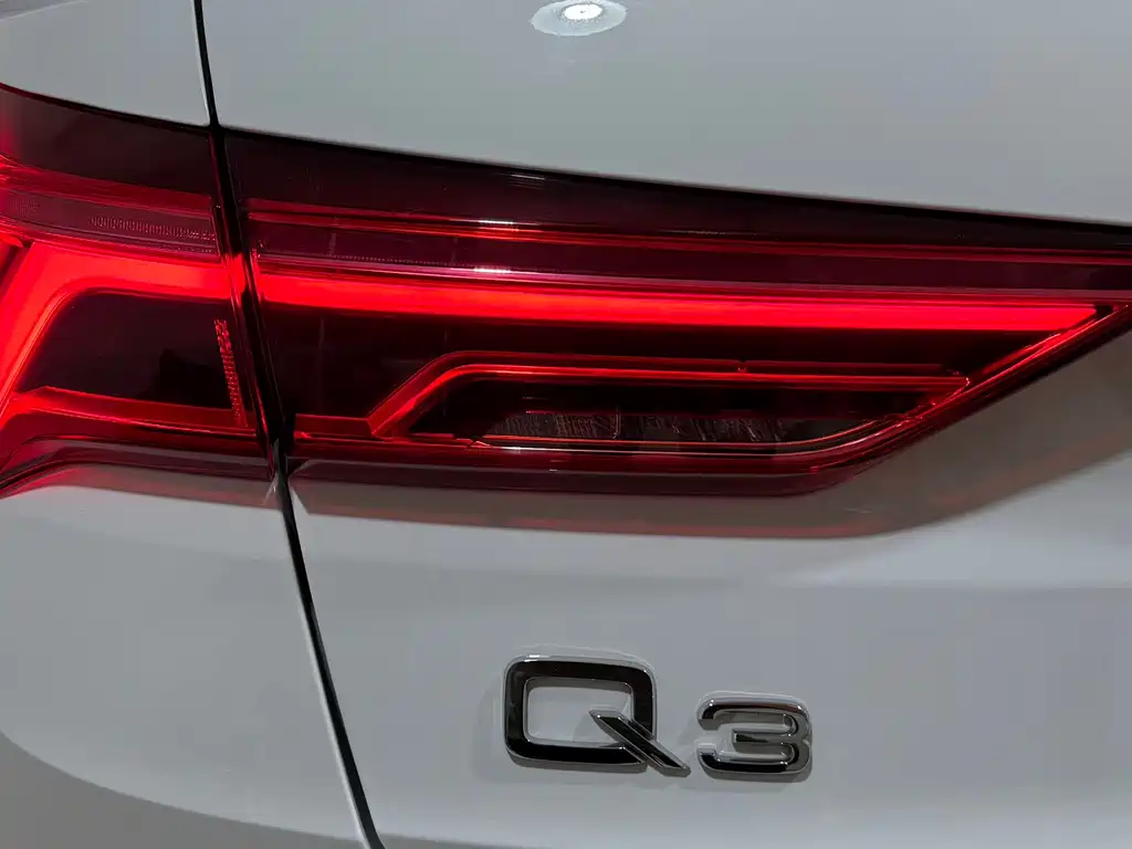 Audi Q3 2023 — фото 23
