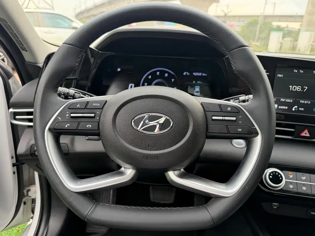 Hyundai Elantra 2022 — фото 13