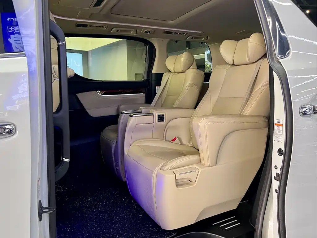 Toyota Alphard 2017 — фото 8