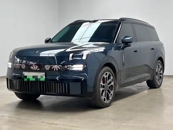 Lynk & Co 900 2025