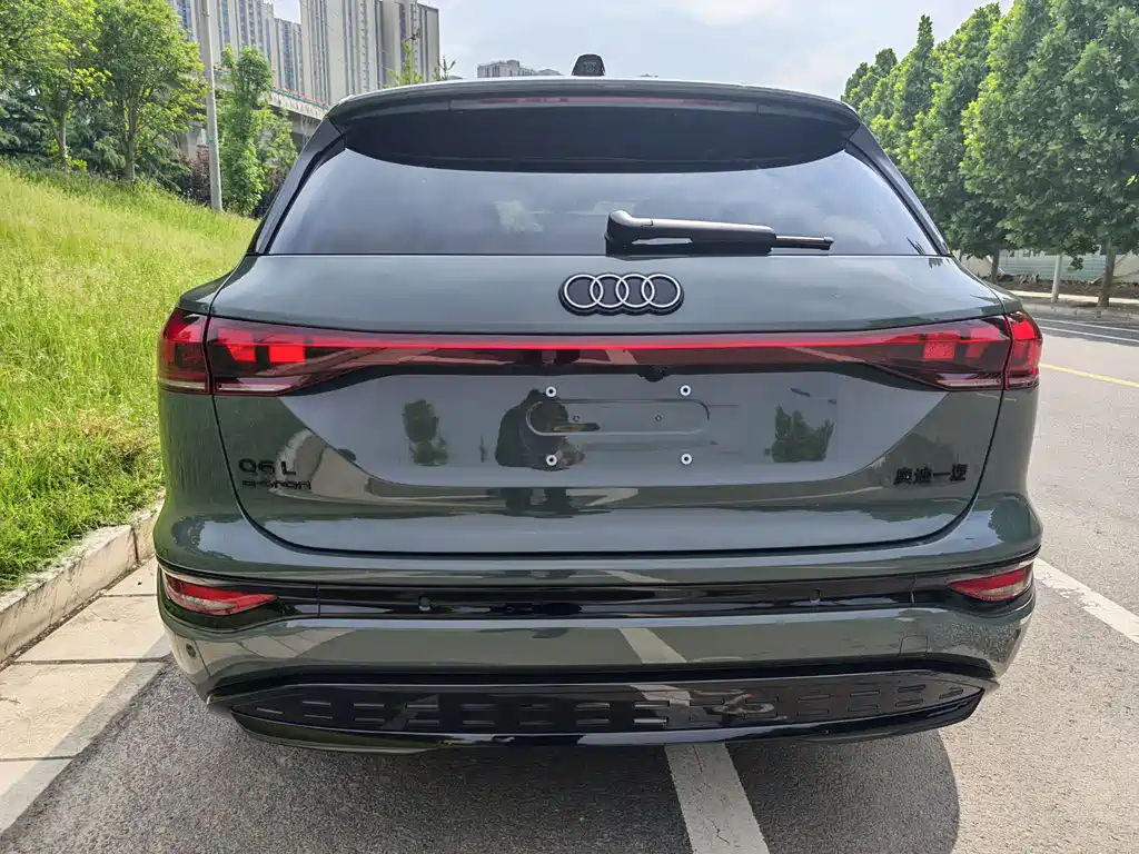 Audi Q6L e-tron 2025 — фото 13