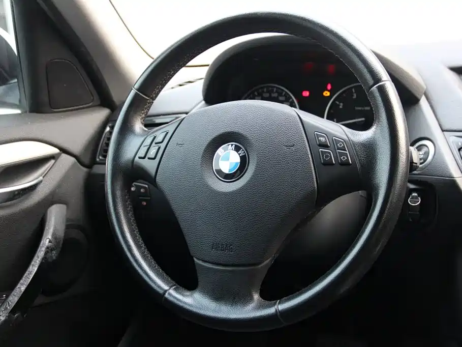 BMW X1 2013 — фото 14