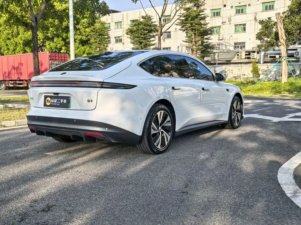 NIO ET5 2025