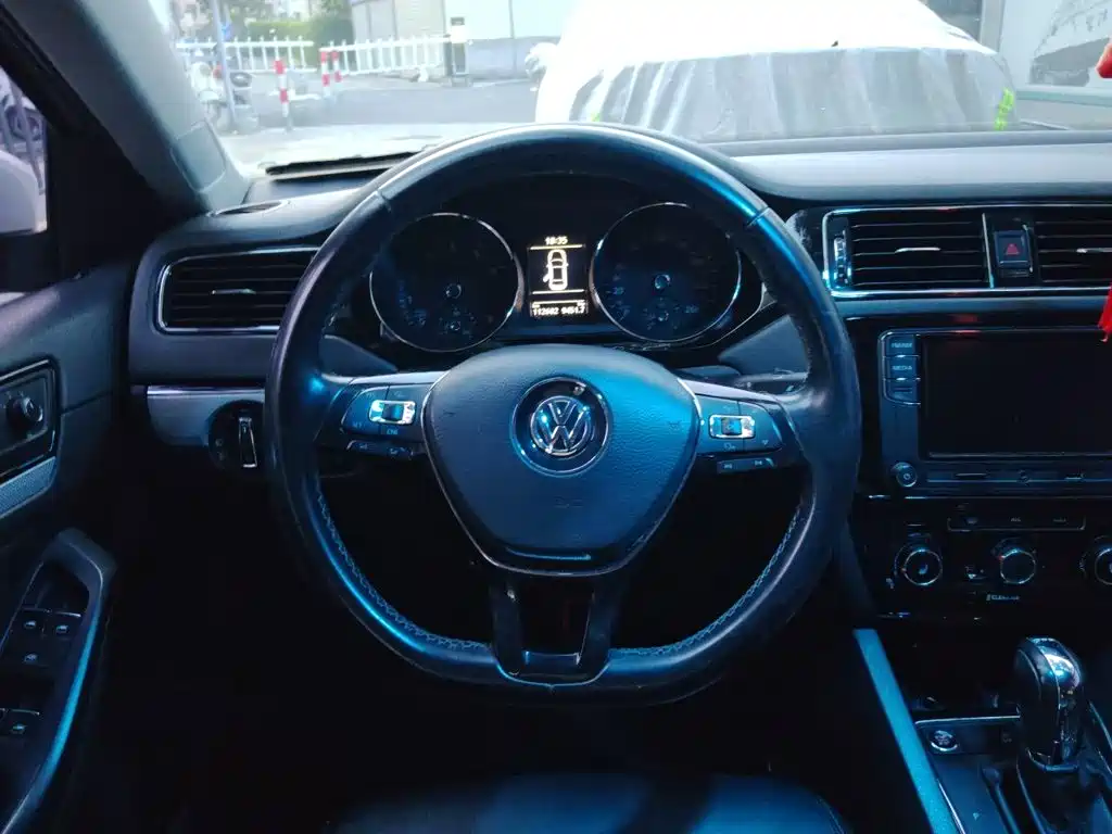Volkswagen Sagitar 2017 — фото 11