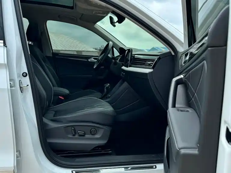 Volkswagen Tiguan L 2023 — фото 25