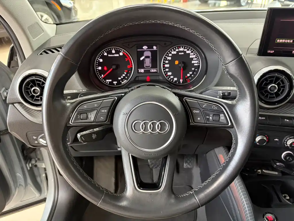 Audi Q2L 2023