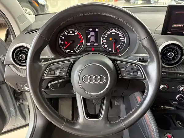 Audi Q2L 2023
