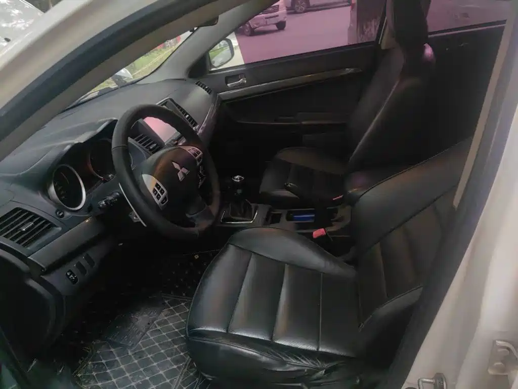 Mitsubishi Lancer EX 2015 — фото 16