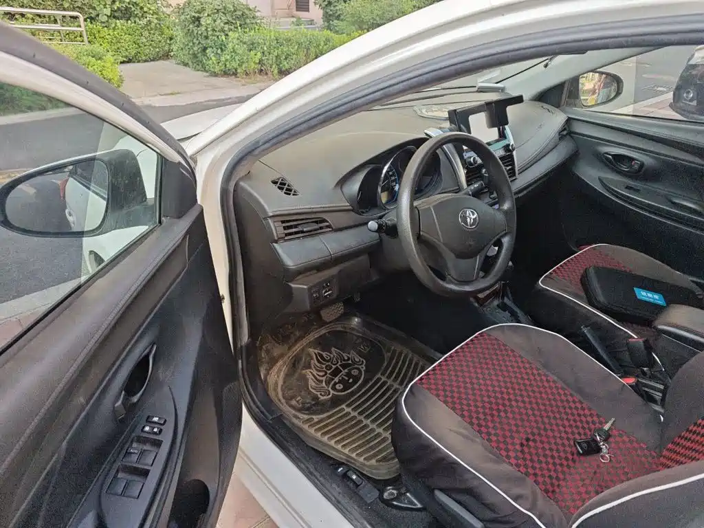 Toyota Vios 2015 — фото 12
