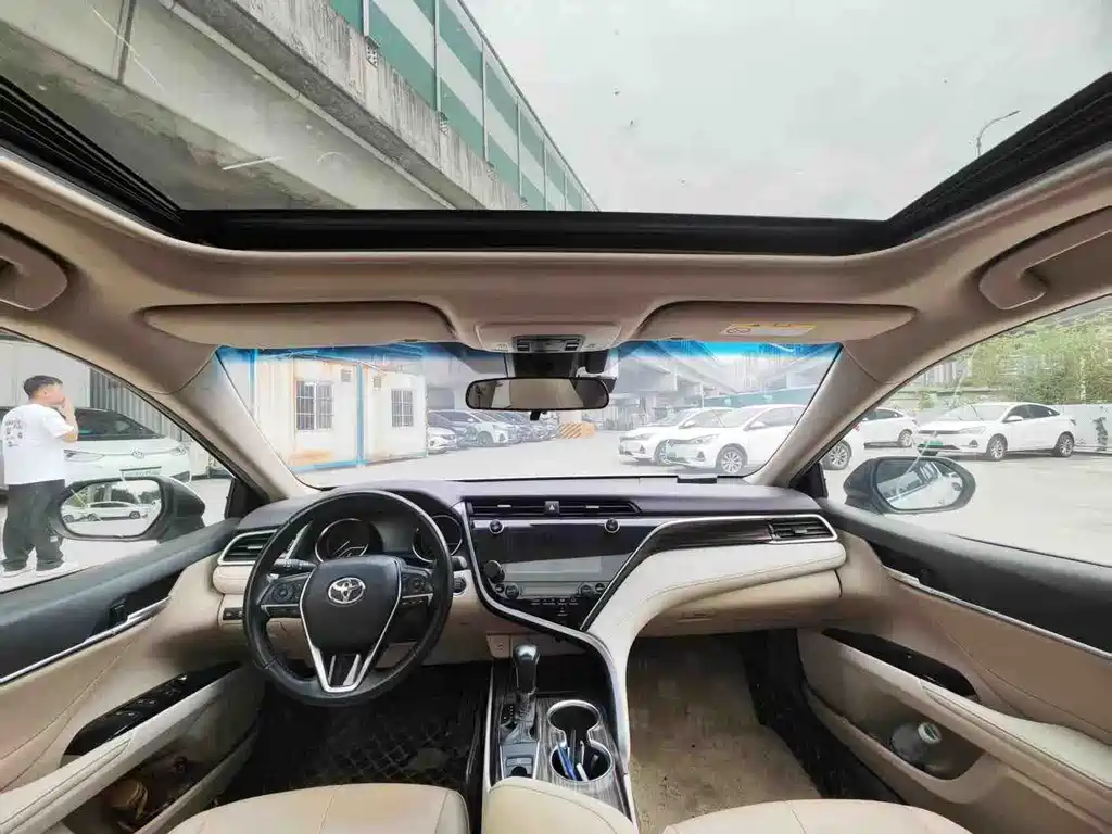 Toyota Camry 2020 — фото 10