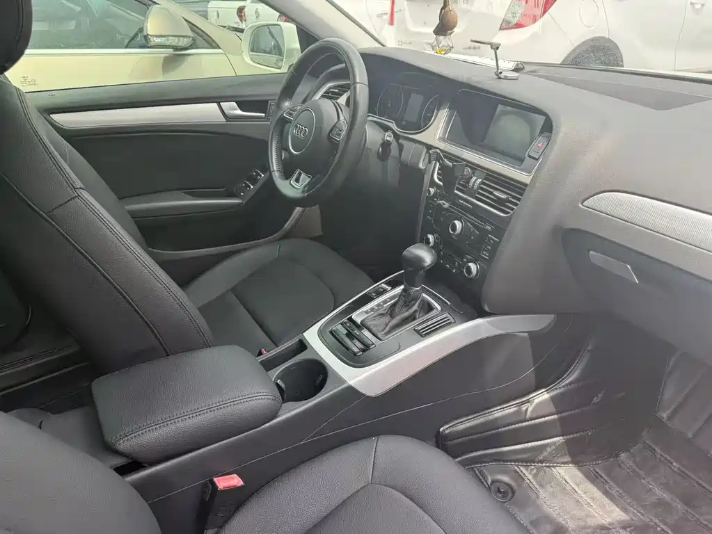 Audi A4L 2016