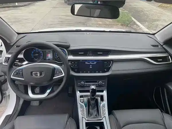 Geely Emgrand 2021